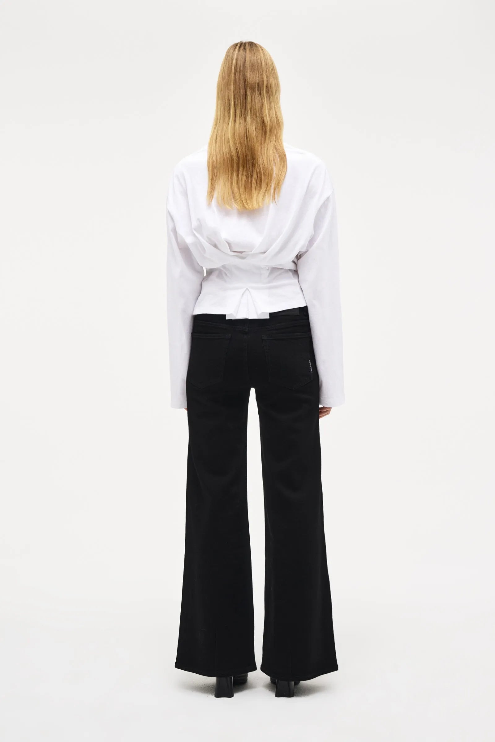 Eva Wide Sombre Sharp Black