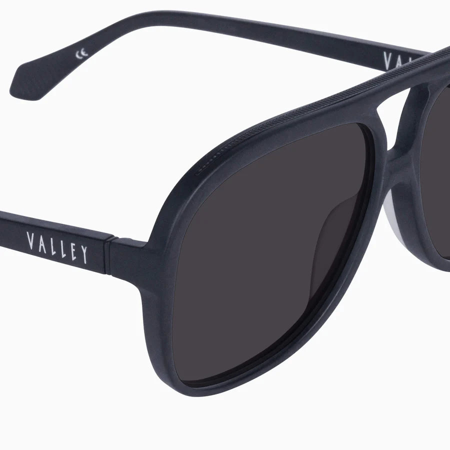 Bang Bang Matte Black w. Matte Black Metal / Black Lens