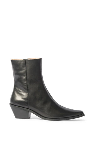 Zoe Kratzmann Intimation boot in Black