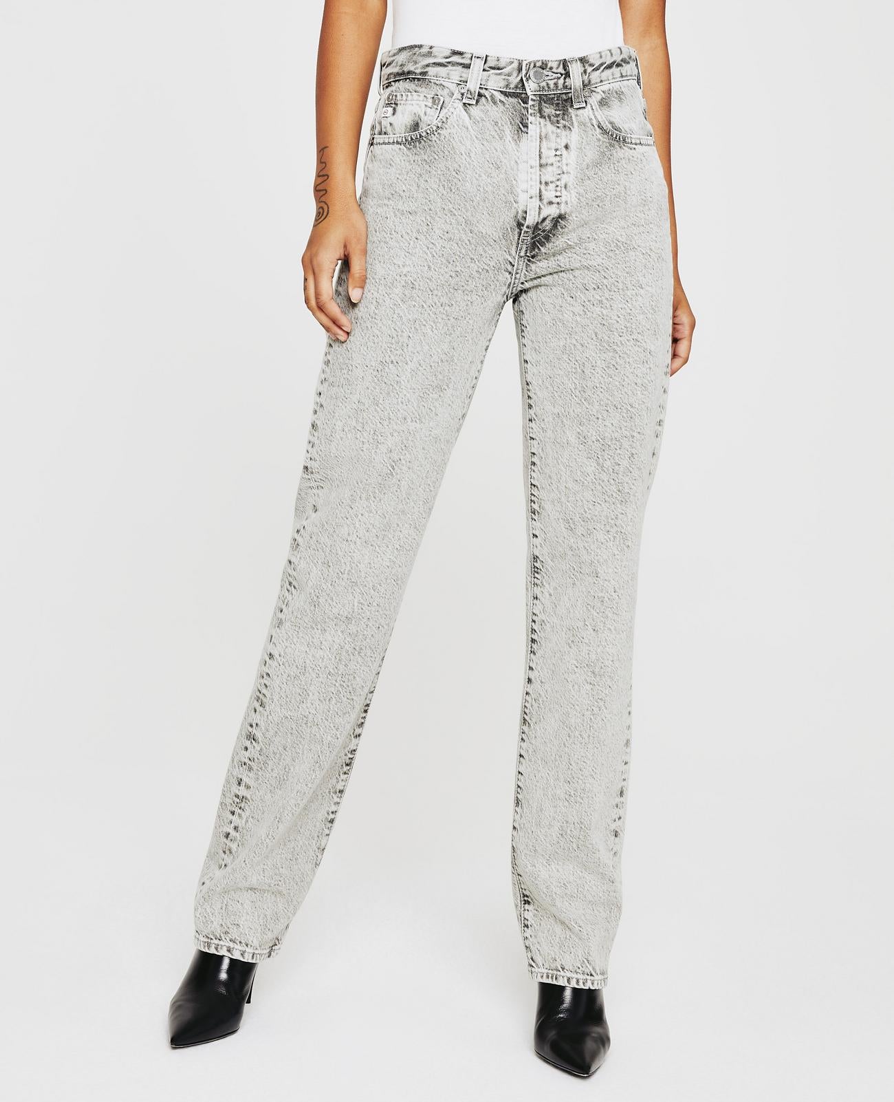 AG Alexxis Straight Jean in Chalkboard